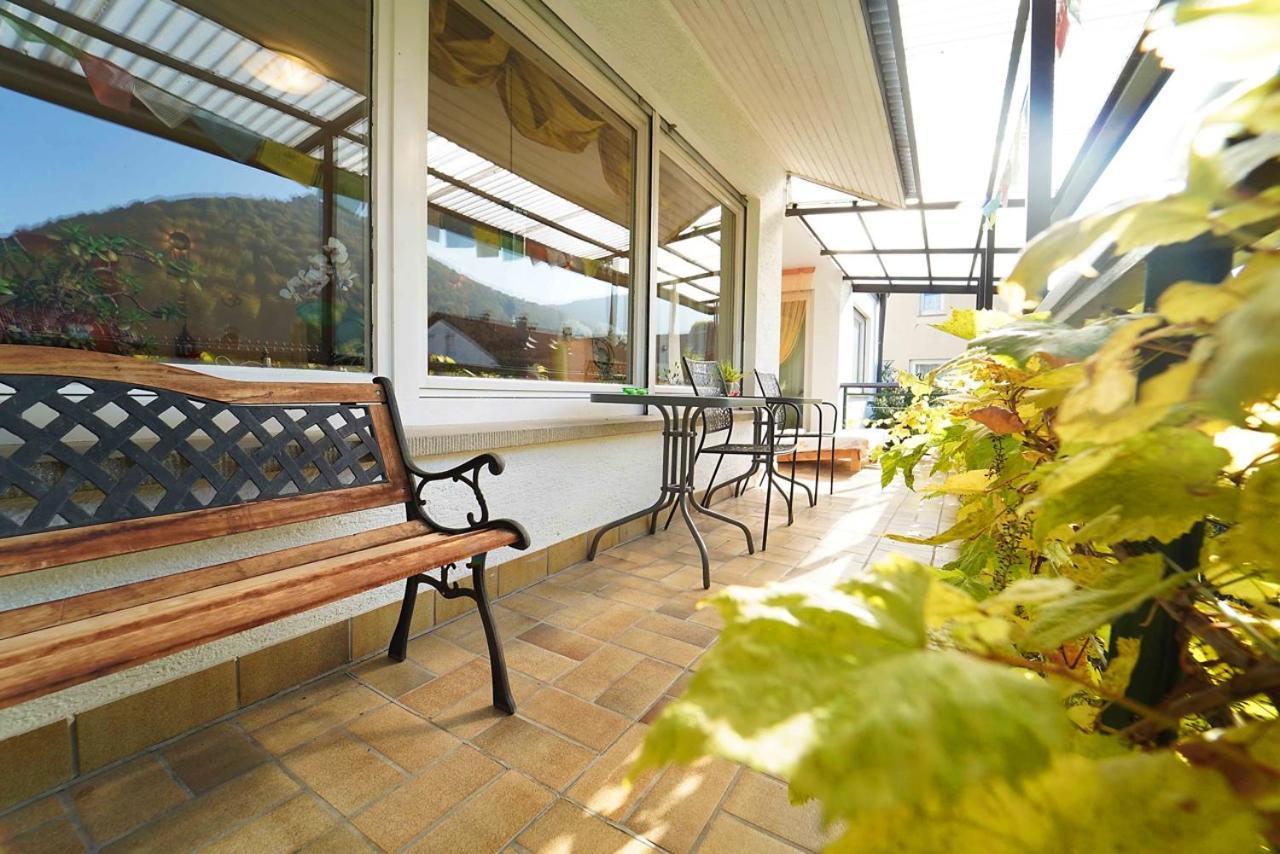 Ferienwohnung Im Haus Lotus Mit Grossem Balkon Und Garten Bad Urach Eksteriør bilde